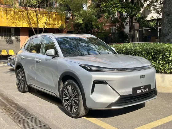 Geely Starray EM-i in Silber, schräge Frontansicht (chinesische Version Galaxy Starship 7 EM-i)