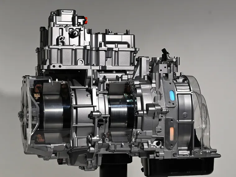 Antriebseinheit e-Skyactiv R-EV des Mazda MX-30 R-EV: Kreiskolbenmotor, Generator und Elektromotor in einem Block - der Verbrenner erzeugt nur Strom