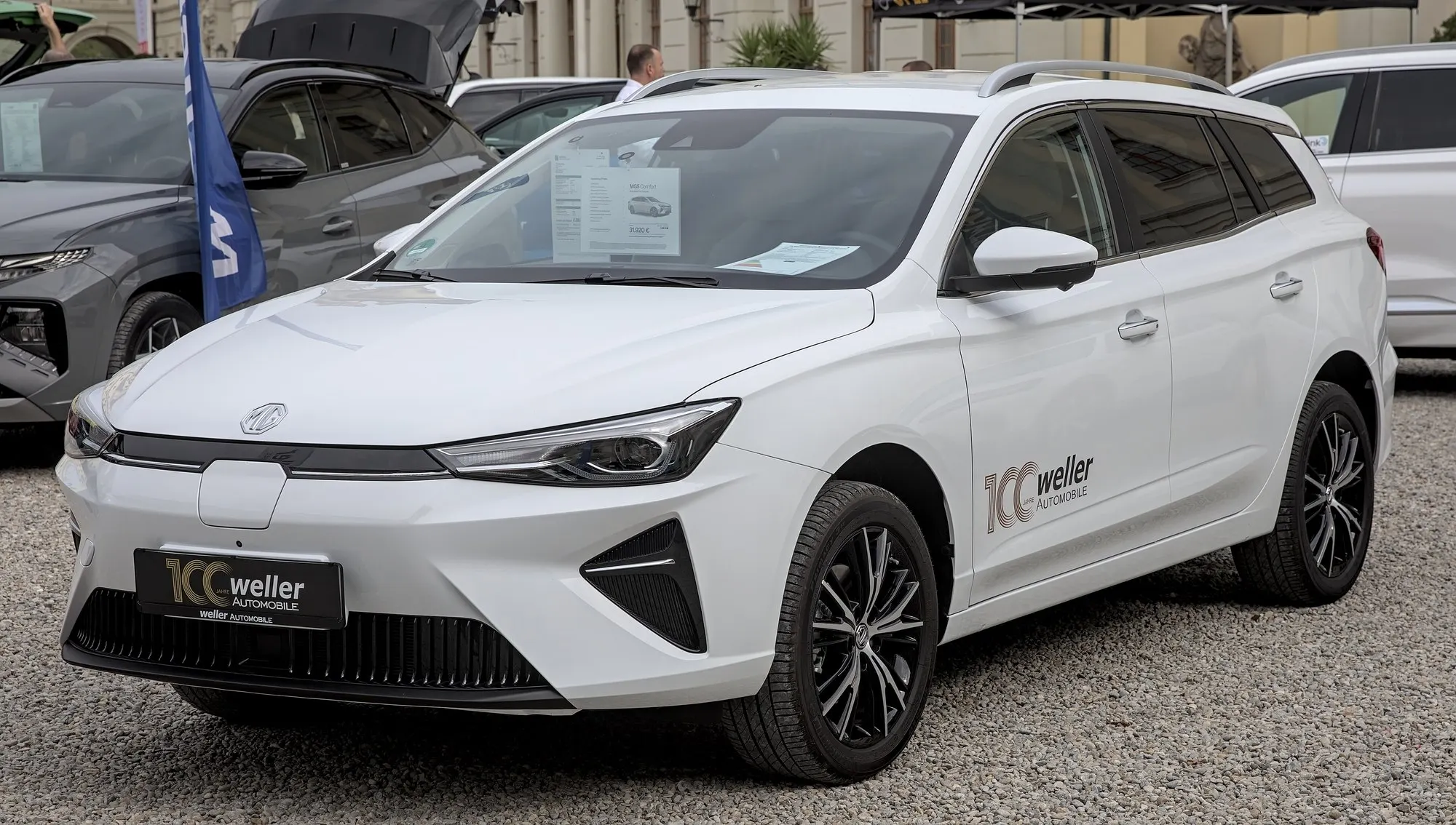 MG5 Electric in Weiß, schräge Frontansicht
