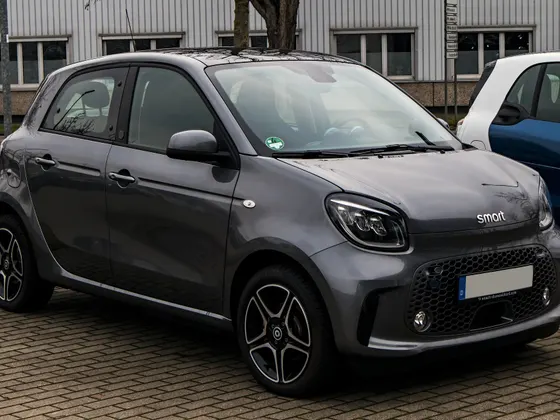 smart EQ forfour (Facelift) in Grau, schräge Frontansicht